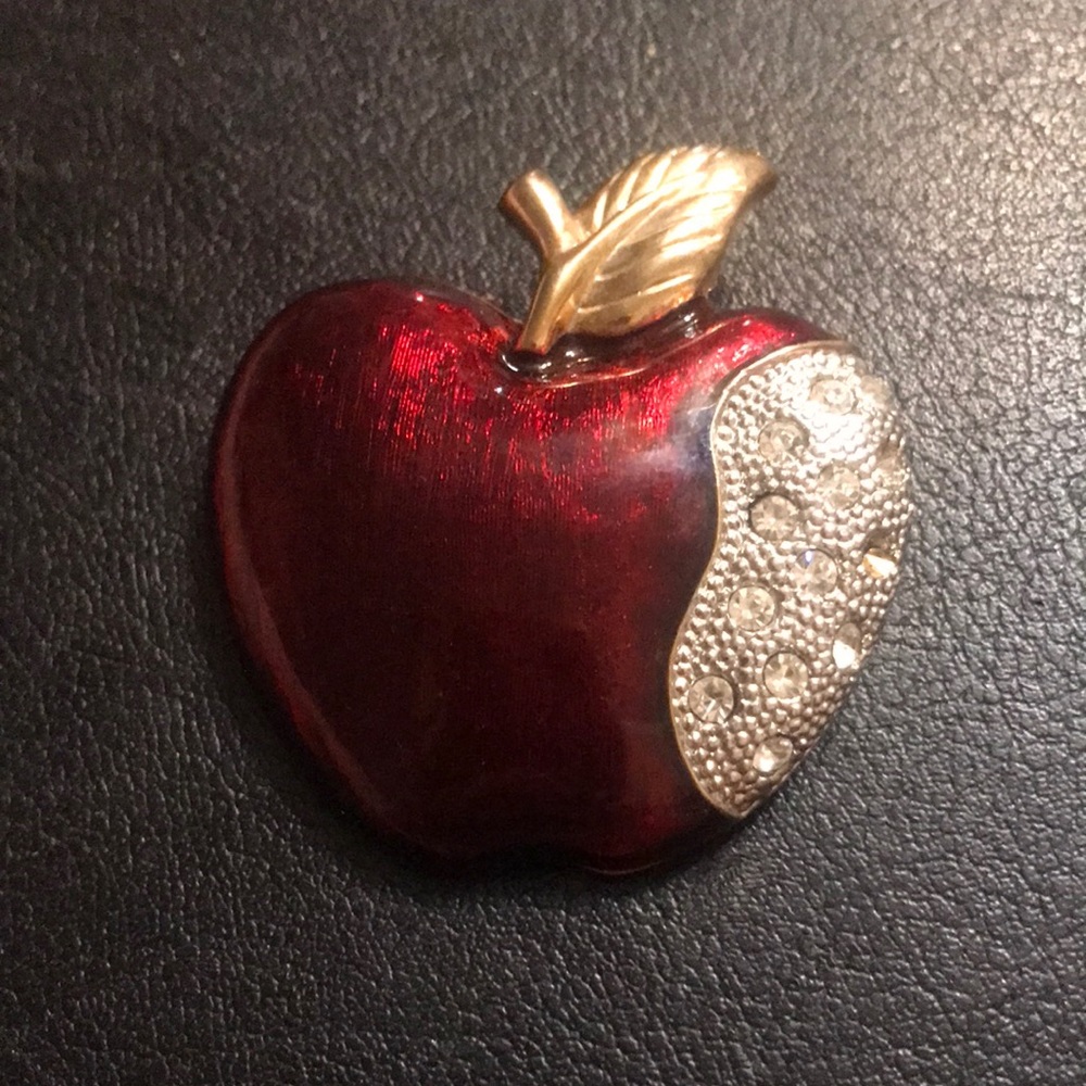 Vintage Large Rhinestone 🍎 Apple Brooch